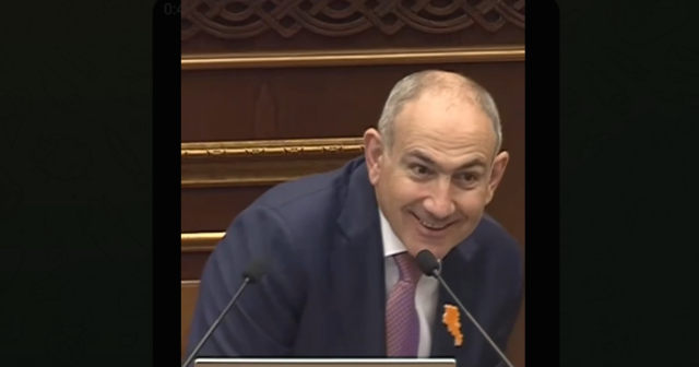 Paşinyan müxalifəti LAĞA QOYDU: “Maaşlarını tam almaq üçün gəlirlər” – VİDEO