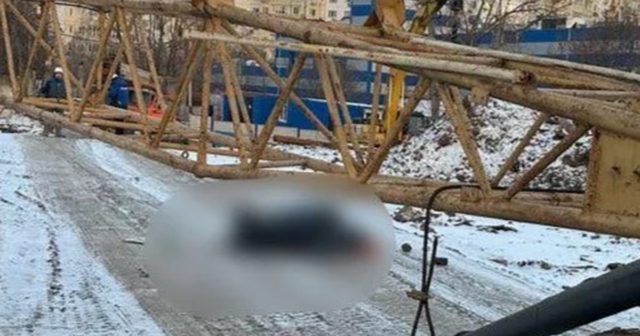 Tikinti meydançasında dəhşətli ÖLÜM: İşçinin üzərinə kranın oxu DÜŞDÜ – VİDEO