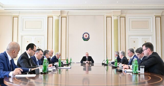 Prezident İlham Əliyevin sədrliyi ilə kənd təsərrüfatı məsələlərinə həsr olunmuş müşavirə keçirilib Prezident İlham Əliyevin sədrliyi ilə kənd təsərrüfatı məsələlərinə həsr olunmuş müşavirə keçirilib
