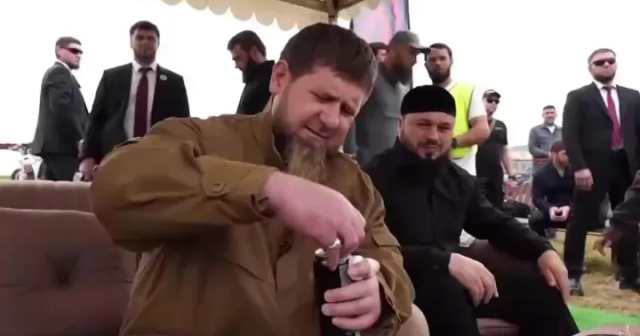 Kadırovdan ziddiyyətli REKLAM: Çeçenistanda qadağan olunan içkini TƏBLİĞ ETDİ – VİDEO Kadırovdan ziddiyyətli REKLAM: Çeçenistanda qadağan olunan içkini TƏBLİĞ ETDİ – VİDEO