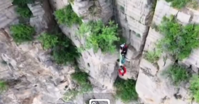 Möcüzəvi QURTULUŞ: 200 metrlik uçurumdan yıxılan turist SAĞ QALDI – VİDEO
