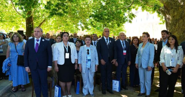 Naxçıvan III “Qərbi Azərbaycana Qayıdış” Konqres-Festivalına ev sahibliyi etdi – FOTOLAR Naxçıvan III “Qərbi Azərbaycana Qayıdış” Konqres-Festivalına ev sahibliyi etdi – FOTOLAR