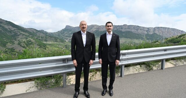 İlham Əliyev və Sərdar Berdiməhəmmədov Şuşanın Daşaltı kəndinin fonunda şəkil çəkdiriblər İlham Əliyev və Sərdar Berdiməhəmmədov Şuşanın Daşaltı kəndinin fonunda şəkil çəkdiriblər