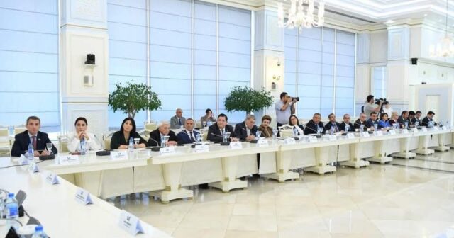 Milli Məclisdə kitabxana sisteminin aktual məsələlərinə həsr olunmuş ictimai müzakirə keçirilib – FOTOLAR