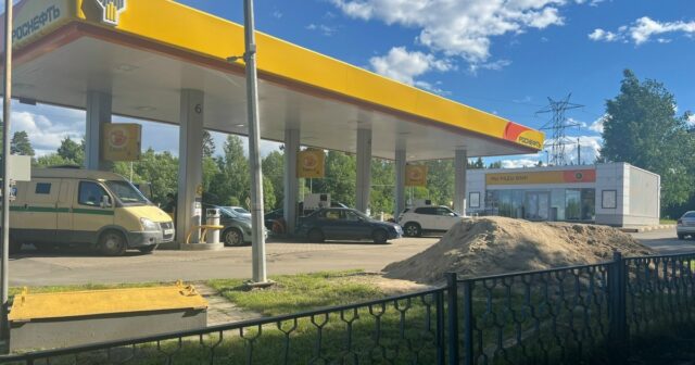 Rusiyada benzin növbəsində saatlarla gözləyən təqaüdçü qəfildən VƏFAT ETDİ