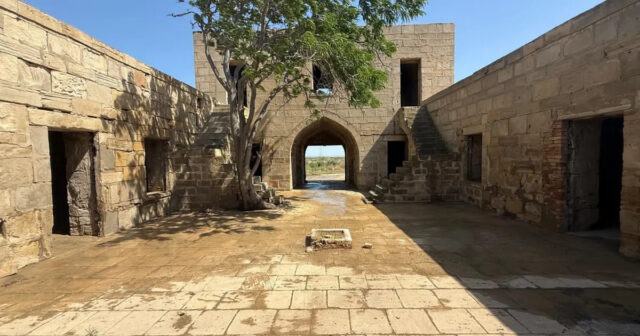 Qaradağda tarixi karvansaraya qanunsuz müdaxilənin qarşısı alınıb, araşdırma aparılır – FOTO Qaradağda tarixi karvansaraya qanunsuz müdaxilənin qarşısı alınıb, araşdırma aparılır – FOTO