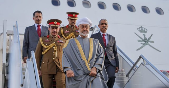 Oman sultanı 40 ildən sonra ilk dəfə Fransaya SƏFƏR ETDİ – VİDEO