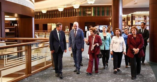 Qərbi Azərbaycana dair nəşrlər Türkiyənin Millət Kitabxanasına hədiyyə olundu – FOTOLAR