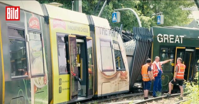 Berlində tramvay RELSDƏN ÇIXDI – 20 nəfər XƏSARƏT ALDI Berlində tramvay RELSDƏN ÇIXDI – 20 nəfər XƏSARƏT ALDI