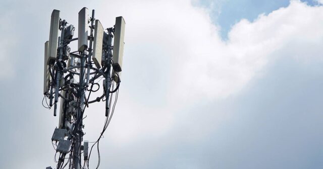 Tatarıstanda 5G qorxusu: Sakinlər rabitə qüllələrini kütləvi şəkildə SÖKÜRLƏR Tatarıstanda 5G qorxusu: Sakinlər rabitə qüllələrini kütləvi şəkildə SÖKÜRLƏR