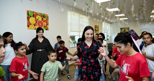 Leyla Əliyeva Şəkidə Uşaq evi sosial xidmət müəssisəsinin sakinləri ilə görüşüb Leyla Əliyeva Şəkidə Uşaq evi sosial xidmət müəssisəsinin sakinləri ilə görüşüb