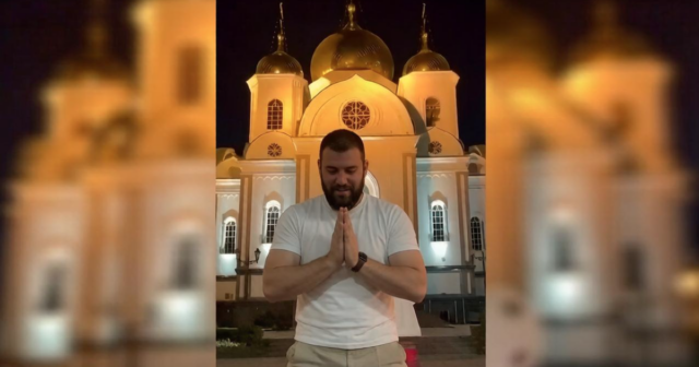 Bahalı avtomobillərlə kilsəyə soxulan ermənilər üzr istəməyə MƏCBUR EDİLDİ – FOTO/VİDEO