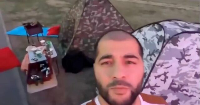 Rusiyada YANACAQ BÖHRANI: İnsanlar yanacaqdoldurma məntəqələrinin yaxınlığında ÇADIR QURUR Rusiyada YANACAQ BÖHRANI: İnsanlar yanacaqdoldurma məntəqələrinin yaxınlığında ÇADIR QURUR