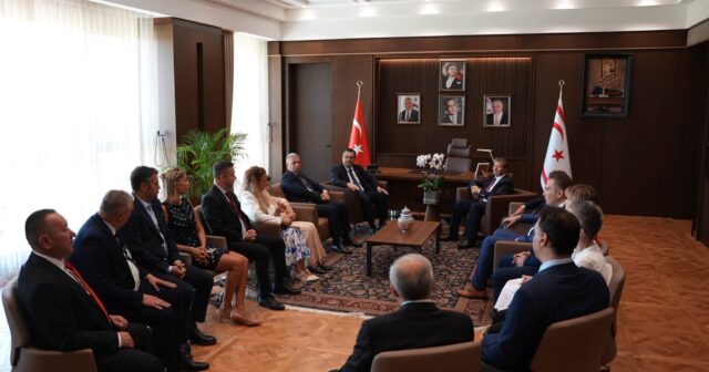 Türk dünyasının nümayəndələri Şimali Kiprin Baş naziri Ünal Üstellə görüşüblər – FOTO