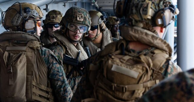 CENTCOM: ABŞ əsgərləri Oman körfəzində “Wen Yao” tankerinə daxil olublar CENTCOM: ABŞ əsgərləri Oman körfəzində “Wen Yao” tankerinə daxil olublar