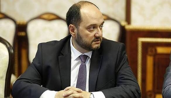 Araik Arutyunyan Ermənistan Baş naziri aparatının rəhbərliyindən İSTEFA VERDİ