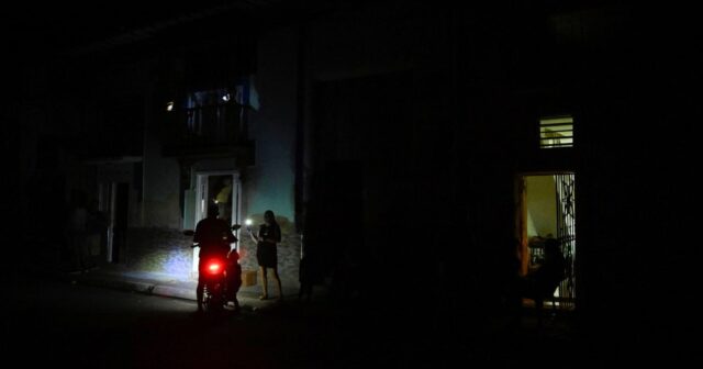 Kubada ölkəboyu elektrik sistemi ÇÖKDÜ
