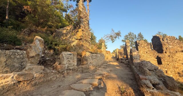 Antalyada bərpa olunan qədim məkanlara turistlər axın edir – FOTOLAR