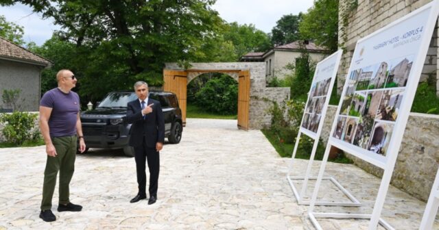 Prezident İlham Əliyev Şuşada “Yasəmən” hotelinin yeni korpusları ilə tanış olub Prezident İlham Əliyev Şuşada “Yasəmən” hotelinin yeni korpusları ilə tanış olub
