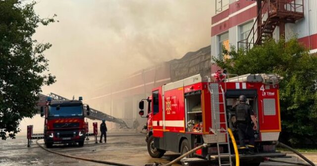 Xarkovda böyük mətbəə anbarı DAĞILDI: Rusiyanın zərbəsi ilə 8 milyondan çox kitab YANDI Xarkovda böyük mətbəə anbarı DAĞILDI: Rusiyanın zərbəsi ilə 8 milyondan çox kitab YANDI