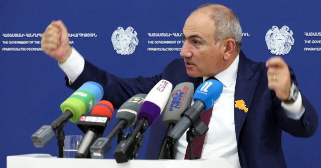 “Mən mazoxistəm?”: Paşinyan anklavlarla bağlı mövqeyini AÇIQLADI “Mən mazoxistəm?”: Paşinyan anklavlarla bağlı mövqeyini AÇIQLADI