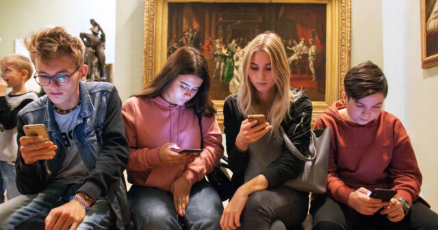 Telefonlar ömrümüzün üçdə birini ƏLİMİZDƏN ALIR — Elm adamlarından ŞOK STATİSTİKA Telefonlar ömrümüzün üçdə birini ƏLİMİZDƏN ALIR — Elm adamlarından ŞOK STATİSTİKA