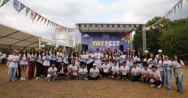 Gənclər Yay Fest-in “Elm, Etika və Gələcək” düşərgəsində bir araya gəliblər – FOTOLAR Gənclər Yay Fest-in “Elm, Etika və Gələcək” düşərgəsində bir araya gəliblər – FOTOLAR