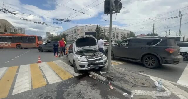 Omskda avtomobil izdihama ÇIRPILDI: 8 nəfər XƏSARƏT ALDI Omskda avtomobil izdihama ÇIRPILDI: 8 nəfər XƏSARƏT ALDI