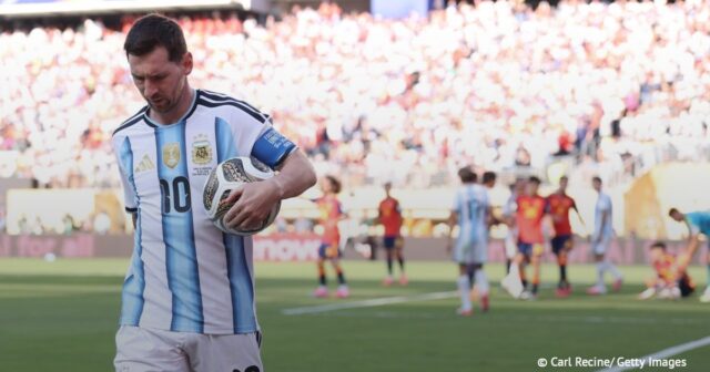 Lionel Messi Argentina millisində karyerasını BAŞA VURDU Lionel Messi Argentina millisində karyerasını BAŞA VURDU