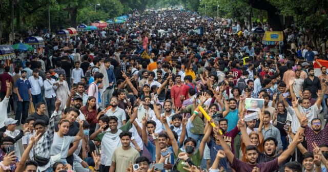 “Narendra Modi istefa versin”: Hindistanda gənclər AYAĞA QALXDI —  FOTOLAR