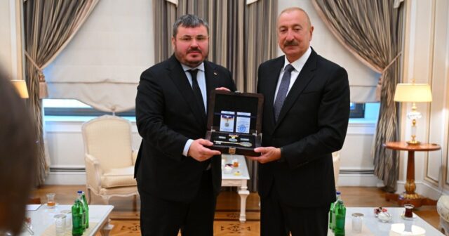 Prezident İlham Əliyevə “İrpin şəhərinin fəxri vətəndaşı” vəsiqəsi təqdim edilib Prezident İlham Əliyevə “İrpin şəhərinin fəxri vətəndaşı” vəsiqəsi təqdim edilib