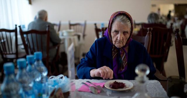 Türklər getdikcə yaşlı qohumlarını qocalar evlərinə YERLƏŞDİRİR Türklər getdikcə yaşlı qohumlarını qocalar evlərinə YERLƏŞDİRİR