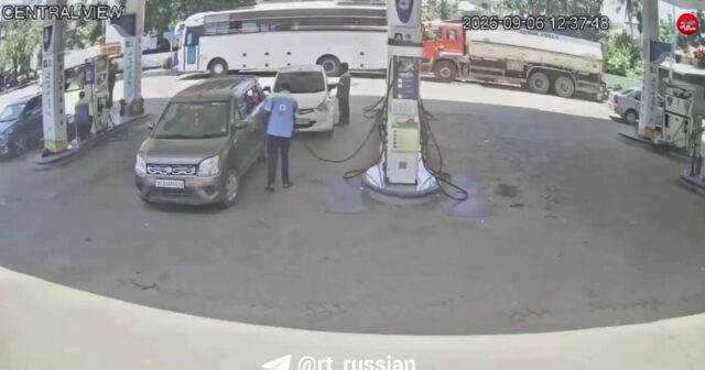Sürücü avtomobili HƏRƏKƏTƏ GƏTİRDİ: Yanacaqdoldurma işçisi YARALANDI – VİDEO Sürücü avtomobili HƏRƏKƏTƏ GƏTİRDİ: Yanacaqdoldurma işçisi YARALANDI – VİDEO