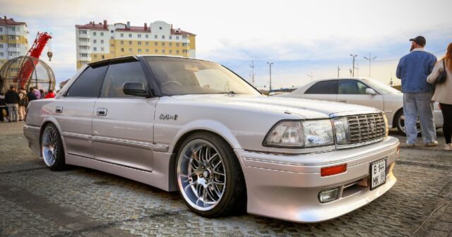 Qəzəblənən ata drift edən oğlunun avtomobilini YANDIRDI – FOTO/VİDEO