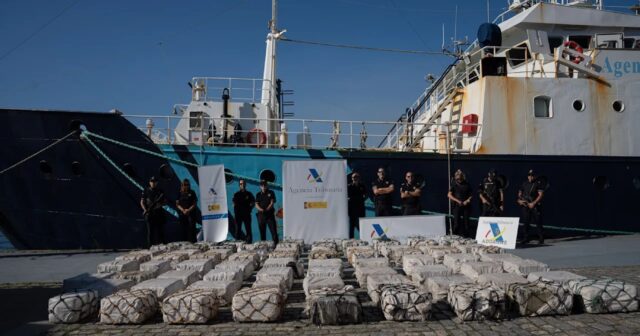 Atlantik okeanında 2,1 ton kokain aşkar edilən yaxta ƏLƏ KEÇİRİLDİ Atlantik okeanında 2,1 ton kokain aşkar edilən yaxta ƏLƏ KEÇİRİLDİ