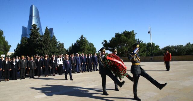 Birol Akgün Şəhidlər xiyabanı və Türk şəhidliyini ziyarət edib Birol Akgün Şəhidlər xiyabanı və Türk şəhidliyini ziyarət edib