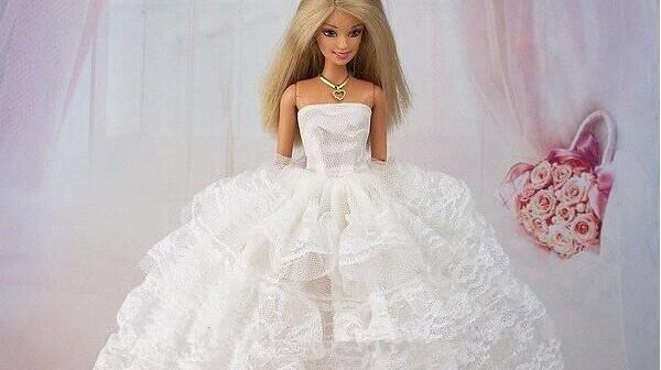 Gəlinlik əvəzinə kukla paltarı GÖNDƏRİLDİ: Toy BAŞ TUTMADI – VİDEO Gəlinlik əvəzinə kukla paltarı GÖNDƏRİLDİ: Toy BAŞ TUTMADI – VİDEO