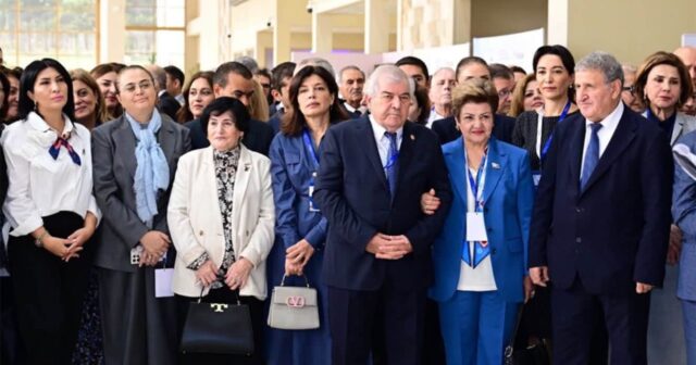 Xalq şairi Sabir Rüstəmxanlının yeni kitabı oxuculara təqdim olunub – FOTO/VİDEO Xalq şairi Sabir Rüstəmxanlının yeni kitabı oxuculara təqdim olunub – FOTO/VİDEO