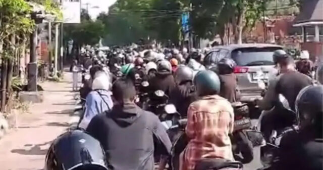 Bali sakinləri benzin çatışmazlığı ilə üz-üzə QALDI – VİDEO