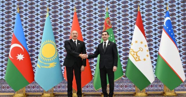 Prezident İlham Əliyev “Avaza” Kompleksinə gəlib