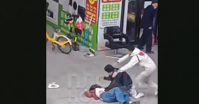 Keçmiş sevgilisini və onun yeni tanışını öldürən kişi daha sonra İNTİHAR ETDİ – VİDEO(18+) Keçmiş sevgilisini və onun yeni tanışını öldürən kişi daha sonra İNTİHAR ETDİ – VİDEO(18+)