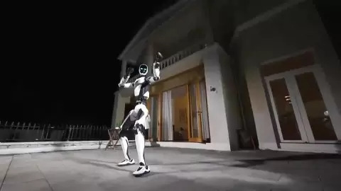 Sahibini qorumaq üçün özünü qurban verən robot-mühafizəçi TƏQDİM OLUNDU – VİDEO