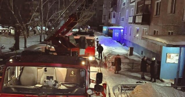 Həyətdəki avtomobillər yanğınsöndürənlərin yolunu KƏSDİ: 13 yaşlı qız ÖLDÜ – VİDEO