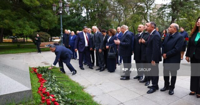 Milli Məclisin deputatları Atatürkün Bakıdakı abidəsini ziyarət ediblər