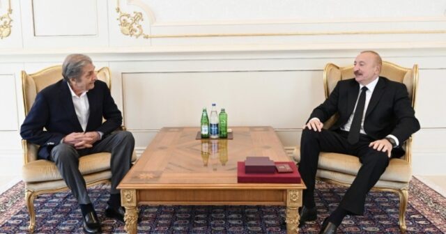 Prezident İlham Əliyev Fərhad Xəlilova “İstiqlal” ordenini təqdim edib Prezident İlham Əliyev Fərhad Xəlilova “İstiqlal” ordenini təqdim edib