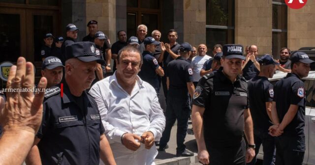 Qaqik Tsarukyan məhkəməyə GƏTİRİLDİ: Barəsində qətimkan tədbiri SEÇİLƏCƏK
