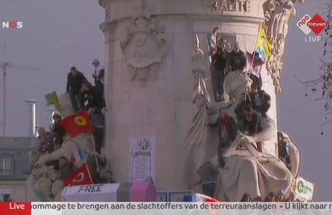 Paris yürüşündə PKK bayrağı və Öcalan posteri – VİDEO