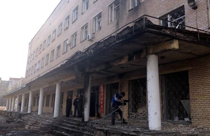 Donetskdə xəstəxanaya mərmi düşüd: Ölənlər var