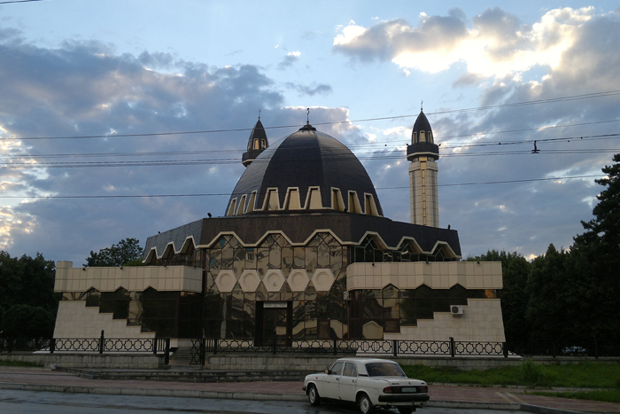 İmamı döydülər…