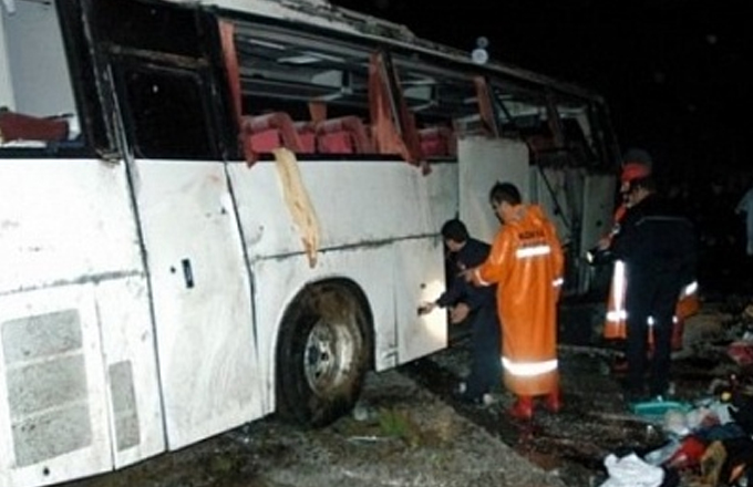 İki avtobus toqquşdu: 10 ölü, 10 yaralı